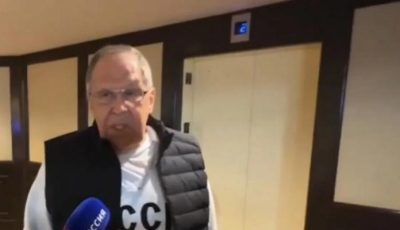 وزير الخارجية الروسي يبدأ معركة ألاسكا مبكرا.. رسالة «الحروف الأربعة»