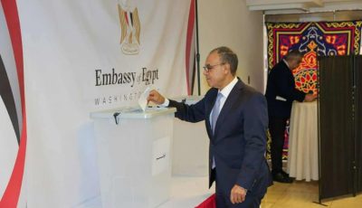 وزير الخارجية يرافق رئيس الوزراء الفلسطيني لزيارة الجرحى الفلسطينيين بمستشفى العريش العام