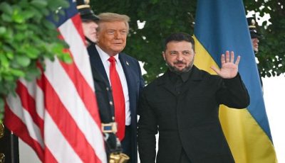 زيلينسكي في البيت الأبيض بدون بزته العسكرية.. وترامب معجب بزيه