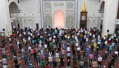 ماليزيا تدرس إقرار عقوبة السجن سنتين والغرامة للمتخلفين عن صلاة الجمعة