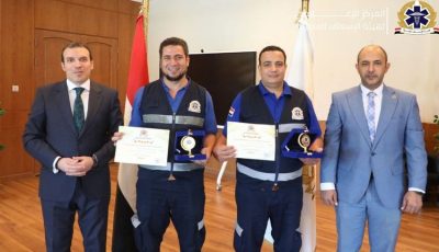 رئيس هيئة الإسعاف المصرية يكرم مسعفي بني سويف بعد عثورهما على مليون وخمسمائة ألف جنيه