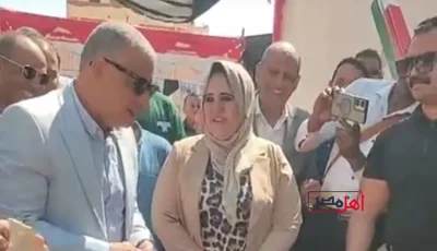 «أم وليد» سيدة الخبز في جولة محافظ الإسماعيلية: «أوعى تنساني.. أنا جوزت بناتي بالديون» (خاص)