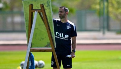 بالفيديو.. يانيك فيريرا يحاضر لاعبي الزمالك على هامش الاستعدادات لمباراة فاركو
